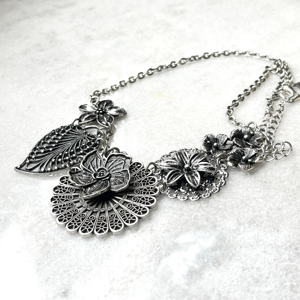 Premier Designs Jewelry Botanical Floral Flower Statement Necklace‎ 18"